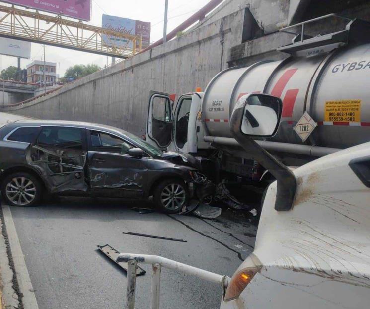 Provoca caos vial choque múltiple en Morones Prieto