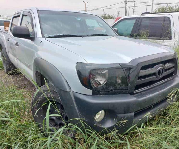 Detienen a pareja con arma de fuego