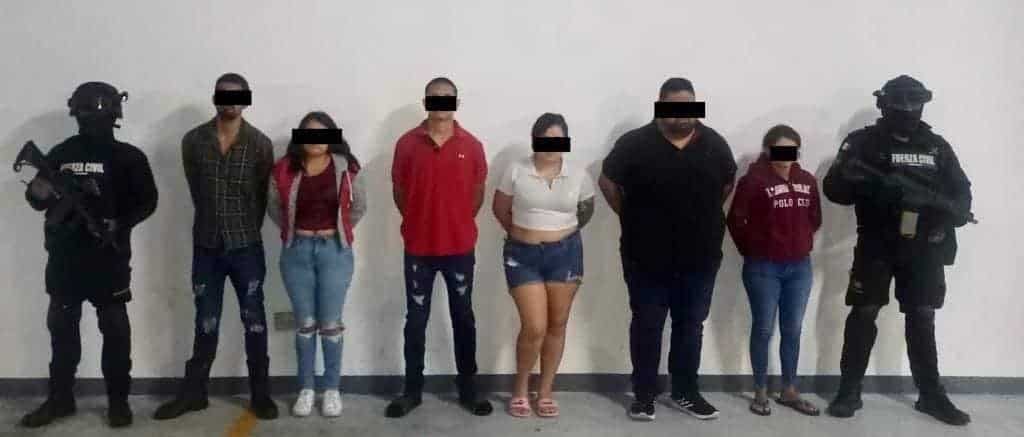 Elementos de Fuerza Civil aprehendió a cinco hombres y cuatro mujeres, presuntos integrantes de un grupo criminal, en los municipios de García y Monterrey.