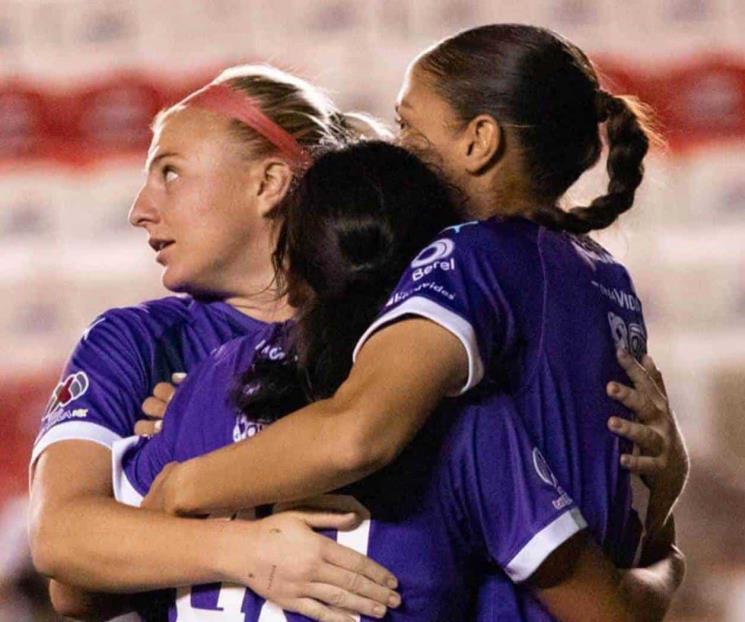 Ganan las Rayadas y se mantienen en ascenso