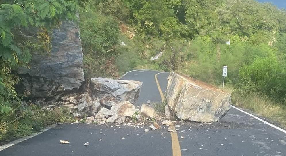 Provocan lluvias deslave en Rayones