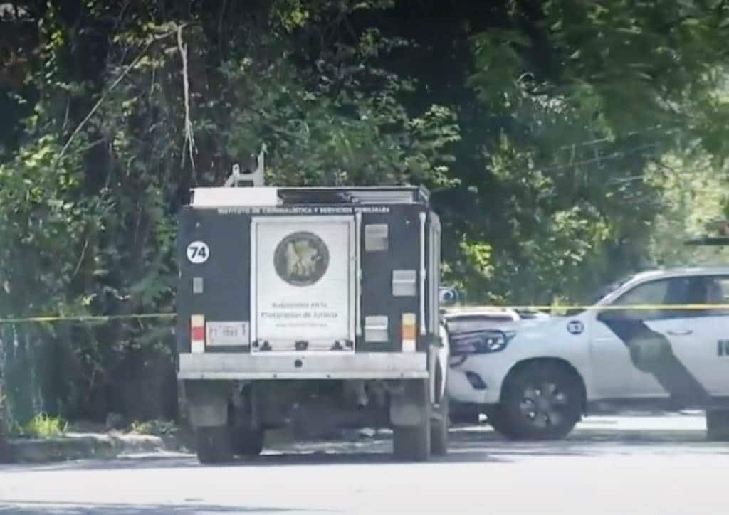 Una intensa movilización de las corporaciones policiacas se registró en el municipio de Guadalupe, al reportarse el hallazgo de un cuerpo sin vida en medio de unos matorrales.