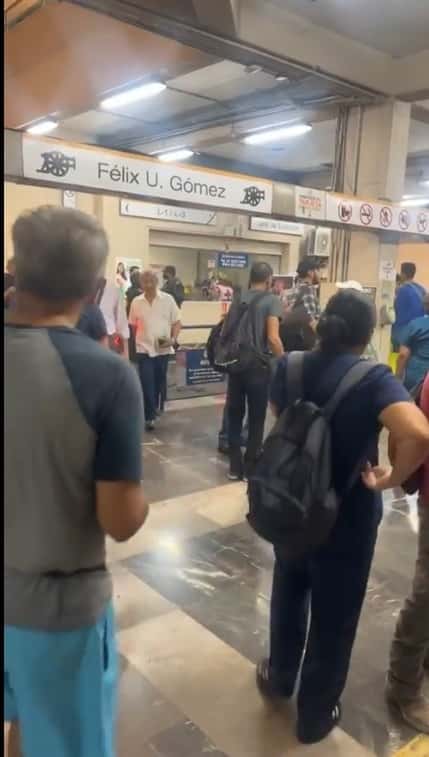 Momento de histeria es lo que vivieron los usuarios del sistema Metrorrey, al desprenderse dos vagones en la Línea Uno, en la Estación Félix U Gómez.