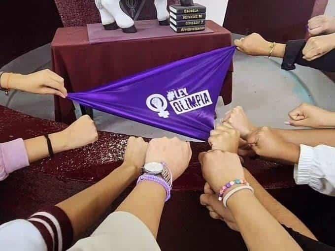 Denuncian a alumno del IPN por vender fotos de compañeras Denuncian a alumno del IPN por vender fotos de compañeras