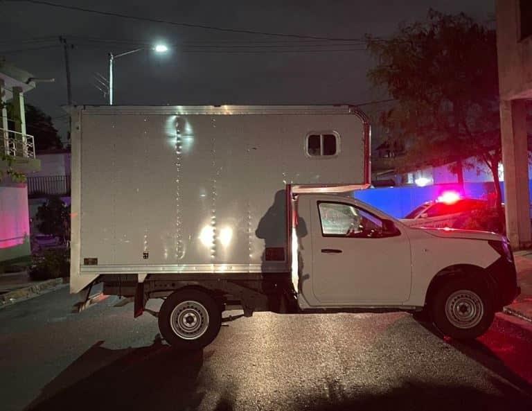 Arrestan a dos en camioneta robada