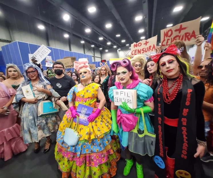 Revientan Drag Queens la FIL 2023
