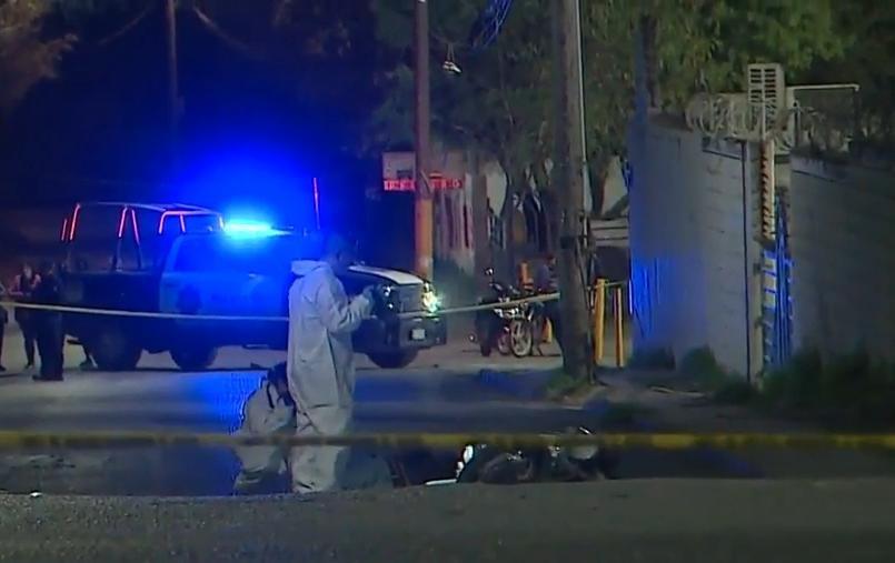 Ejecutan a motociclista desde una camioneta Ejecutan a motociclista desde una camioneta