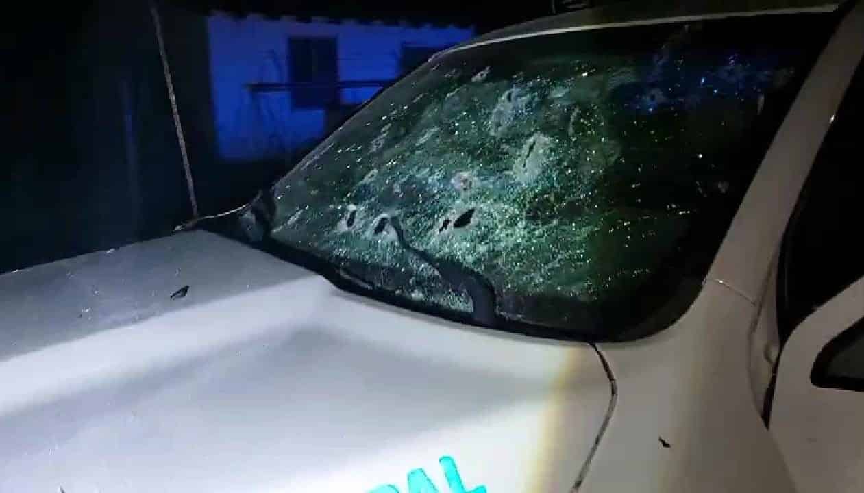 En un enfrentamiento entre elementos de la Policía Municipal de Anáhuac y hombres armados, resultaron tres efectivos heridos, la noche del sábado en la Colonia Obrera de ese municipio.