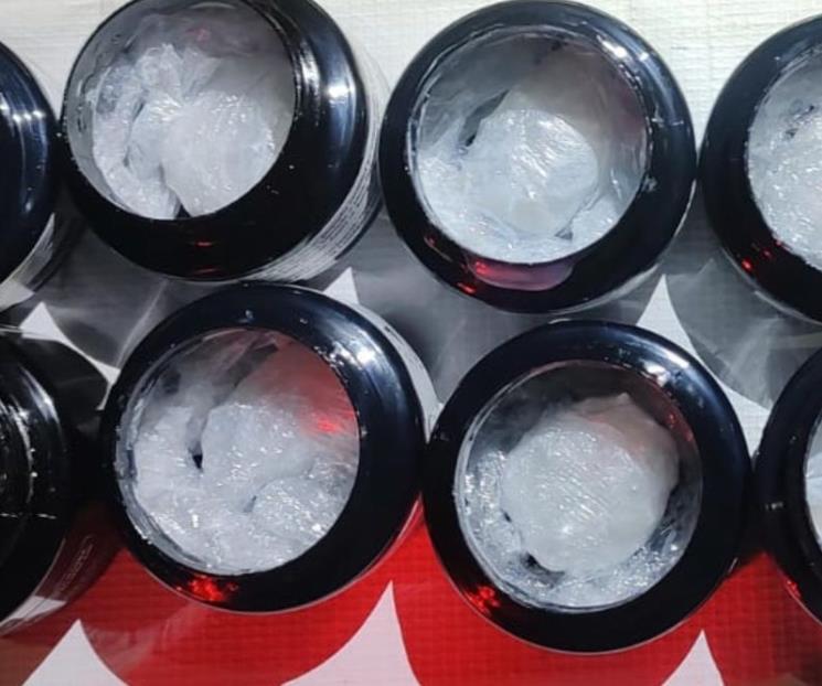 Encuentran droga en botes de gel y juguetes