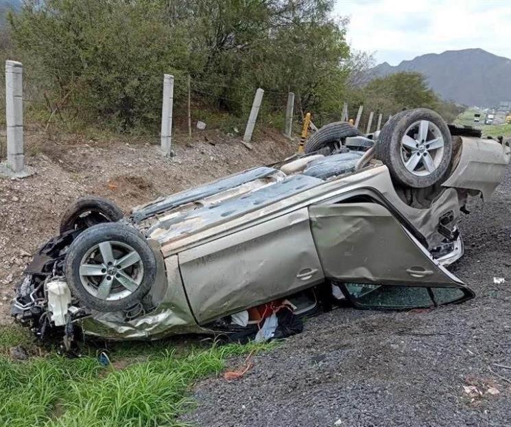 Fallece en volcadura en Santa Catarina