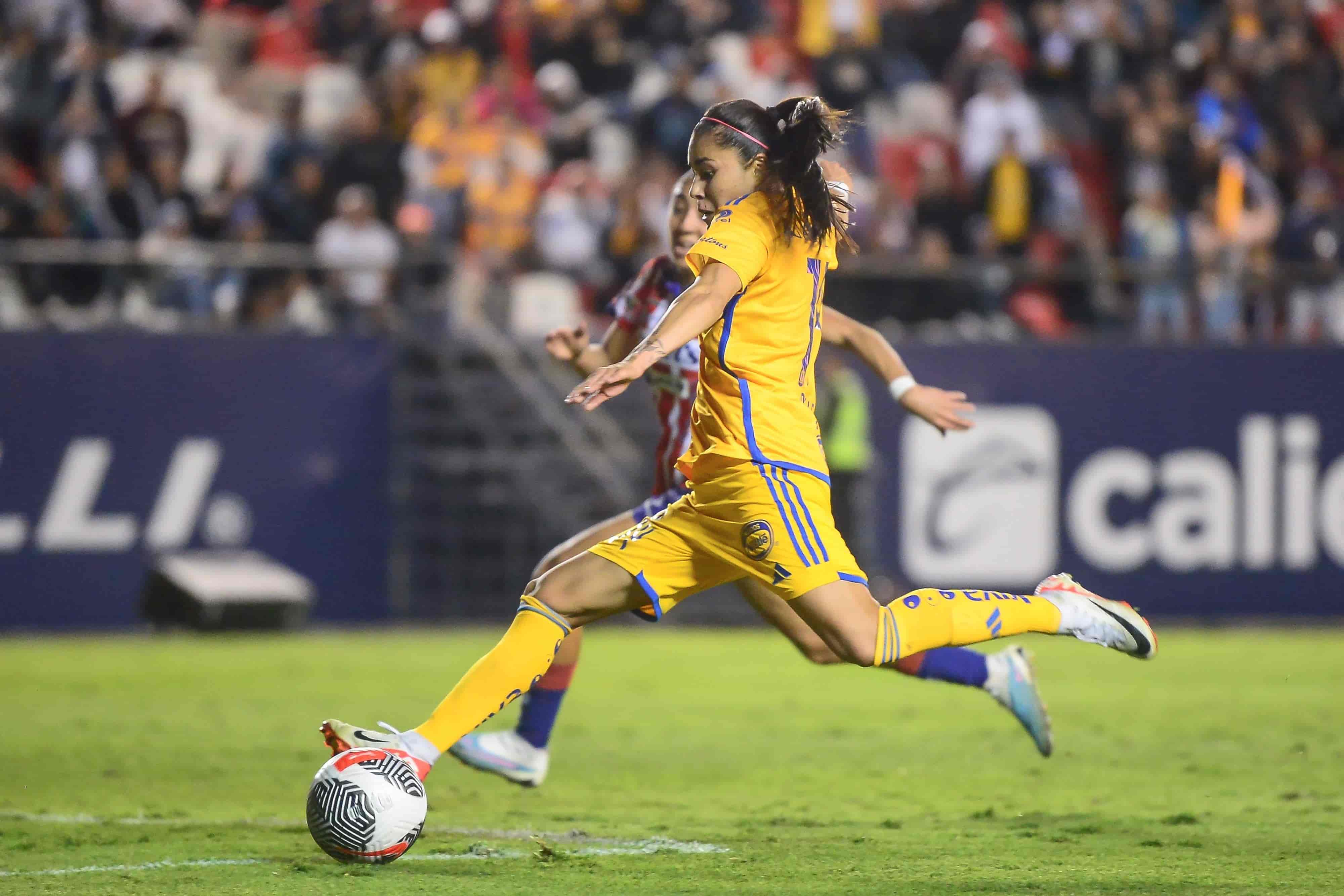 Se le niega a Lizbeth Ovalle su gol histórico.