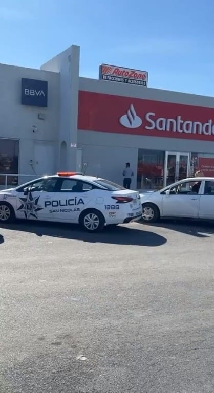 Dos empleados de una empresa de San Nicolás, fueron despojados de millón 300 mil pesos, que acaban de retirar de un banco ubicado en la Colonia Corral de Piedra en esta ciudad.