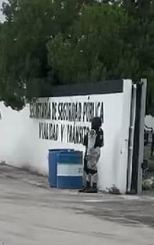 El Secretario de Seguridad Pública de Ciénega de Flores fue detenido ayer en las instalaciones de su corporación junto con un Juez Calificador y siete elementos por el probable delito de secuestro agravado.