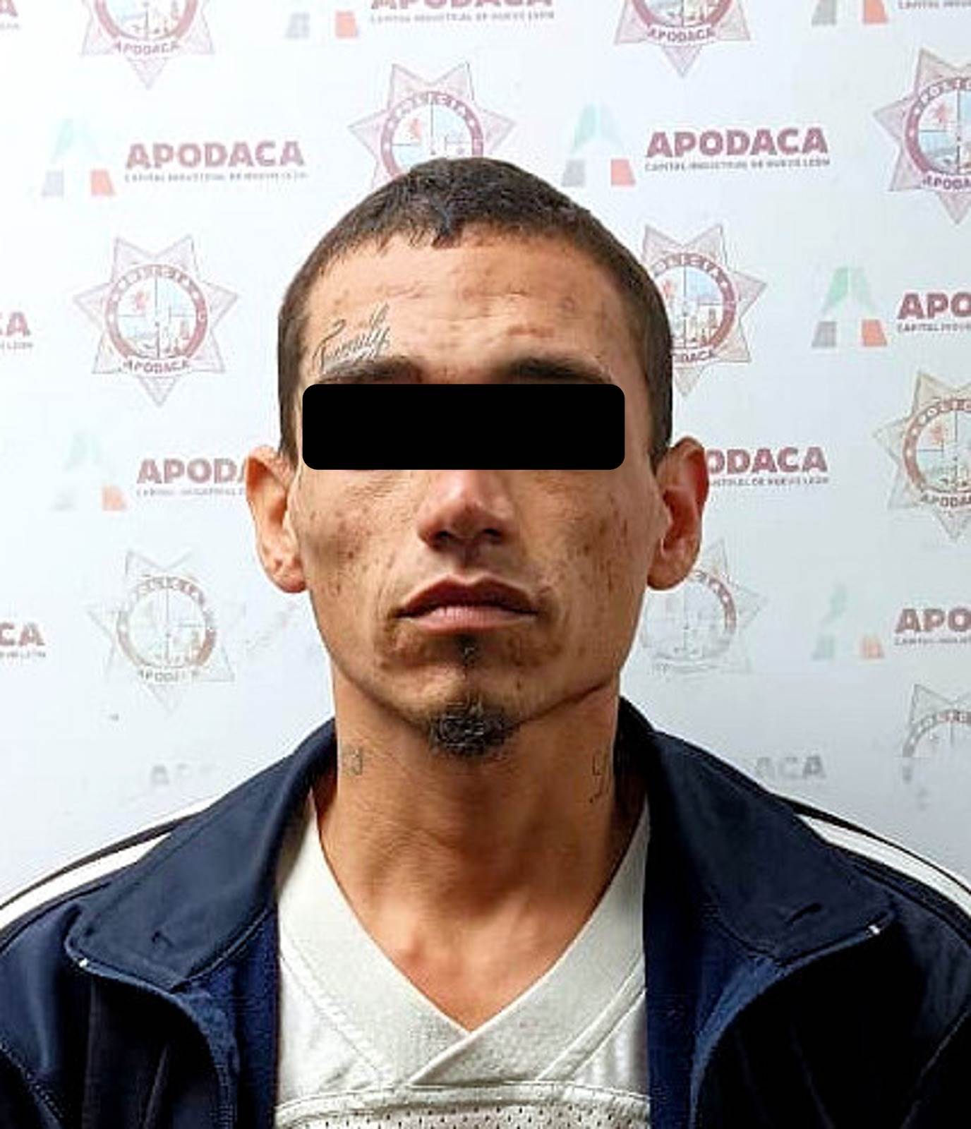Dos hombres fueron detenidos por elementos  de la Guardia de Proximidad de Apodaca, quienes cuentan con órdenes de aprehensión por narcomenudeo.