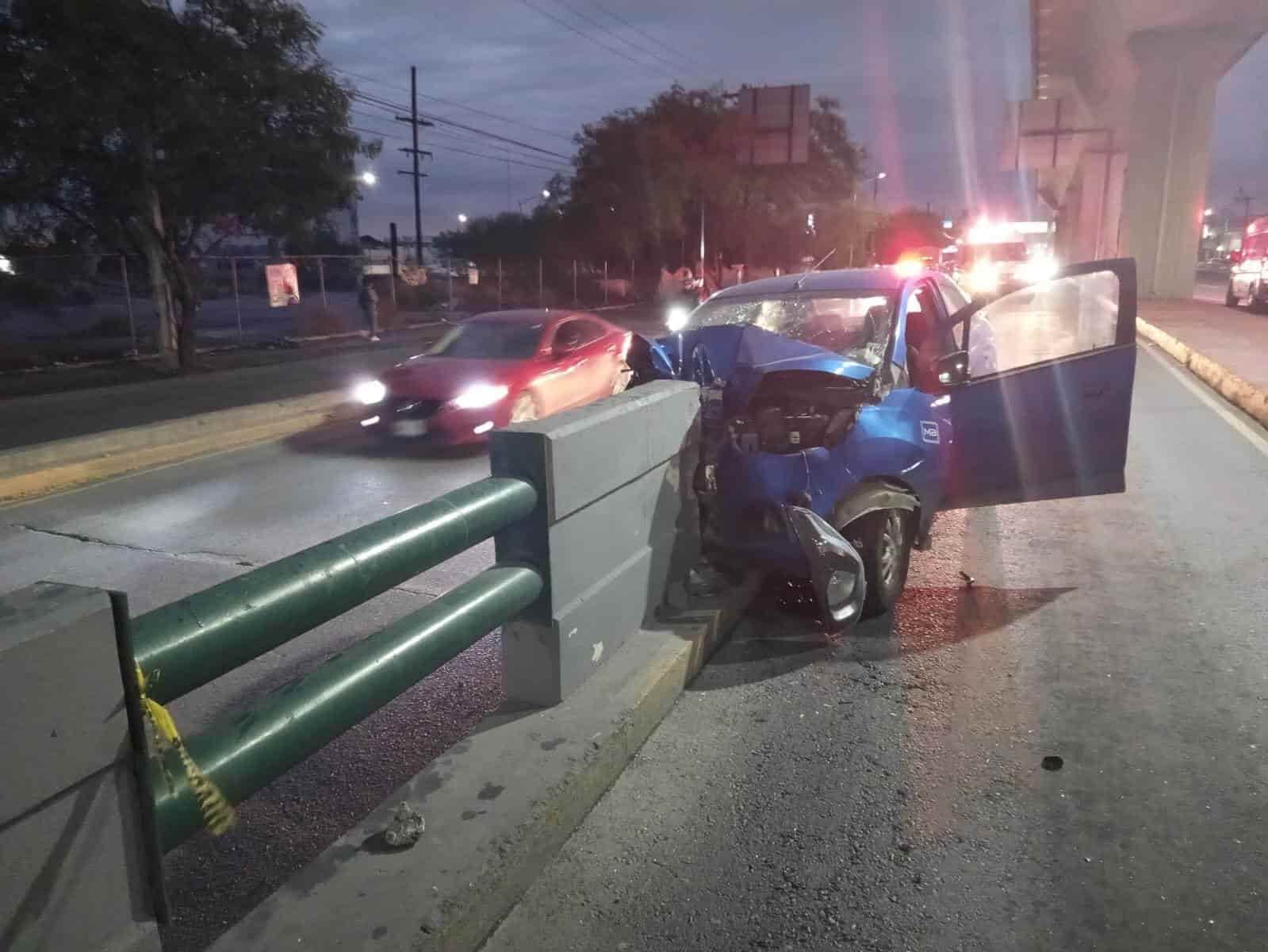 Luego de una aparente indecisión, el conductor de un auto falleció al estrellarse contra un muro de concreto en la Avenida Benito Juárez a unos metros de su cruce con Azteca, ayer en el municipio de Guadalupe.
