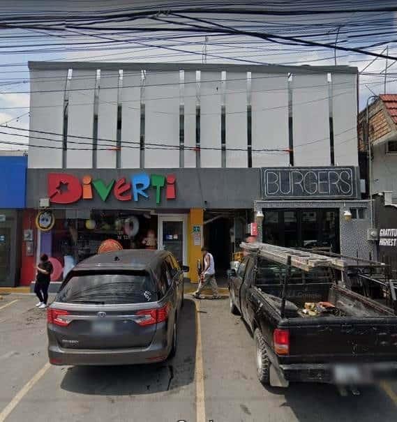 Investigan robo en juguetería