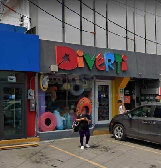 Elementos de la Agencia Estatal de Investigaciones, indagan el robo de dinero en efectivo, realizado en el interior de una juguetería ubicada en el municipio de San Pedro.