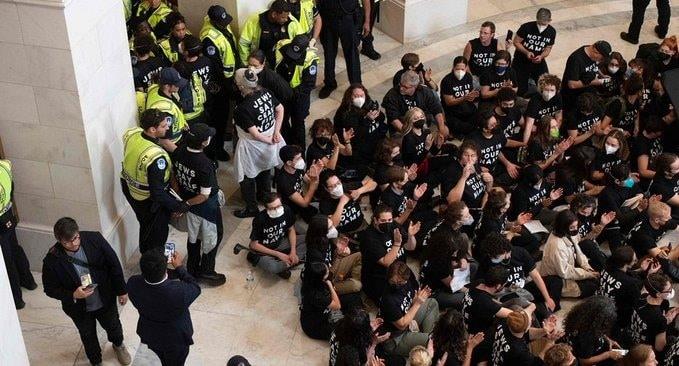 Protestan contra guerra en Gaza en el Capitolio de EU