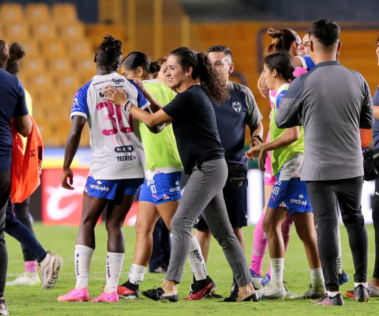 Feliz Eva por ganar Clásico