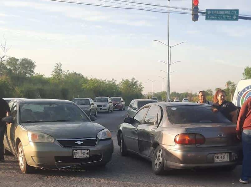 Dos personas son lesiones leves, fue el saldo que dejó un choque de crucero registrado en el municipio de Cadereyta.