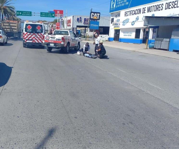 Derrapa su moto y sale herido