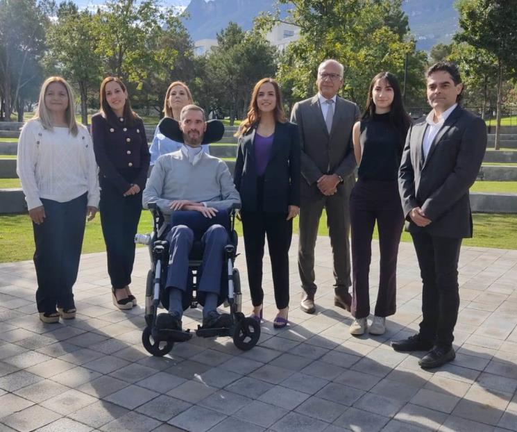Presenta Clariond a parte de su planilla