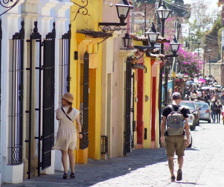 Desacelera turismo internacional