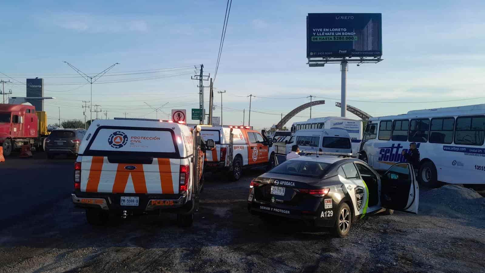 Un choque por alcance entre dos transportes de personal dejó 18 lesionados, ayer en la Autopista al Aeropuerto, municipio de Apodaca.