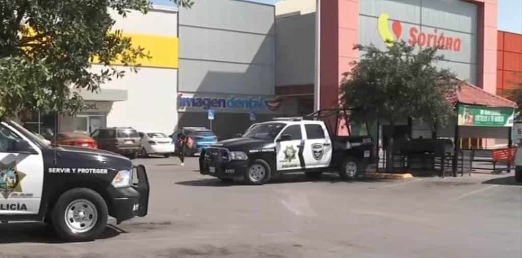 Una mujer fue asaltada con lujo de violencia, por un delincuente, quien la despojo de una camioneta tipo SUV, en el estacionamiento de una tienda departamental ubicada en el municipio de Apodaca.