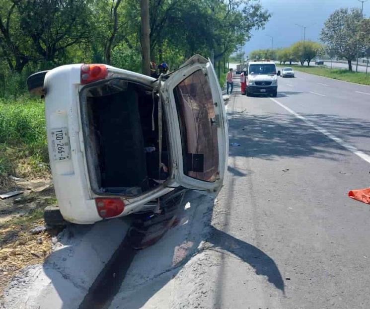 Deja volcadura 4 lesionados Deja volcadura 4 lesionados