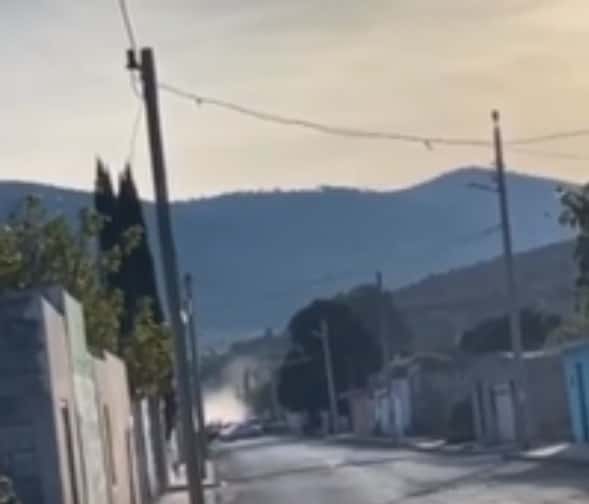 Un comando armado atacó la comandancia de la policía preventiva de Arramberi, dejando un saldo de un oficial lesionado y una unidad de policía incendiada en la comunidad de La Chona, en la zona sur del estado.