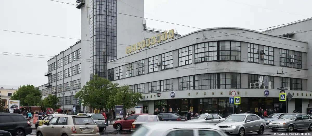 Impacta misil ruso en edificio de correos Impacta misil ruso en edificio de correos