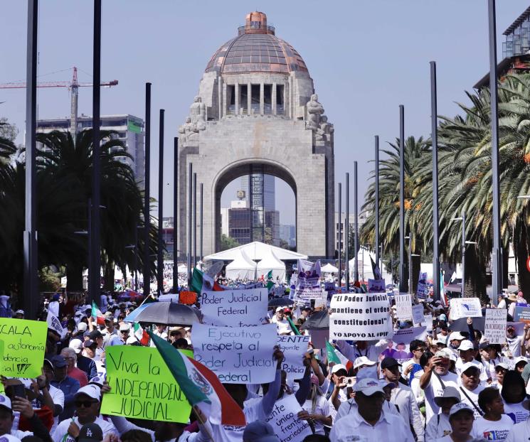 De blanco y consignas, marchan trabajadores del PJ