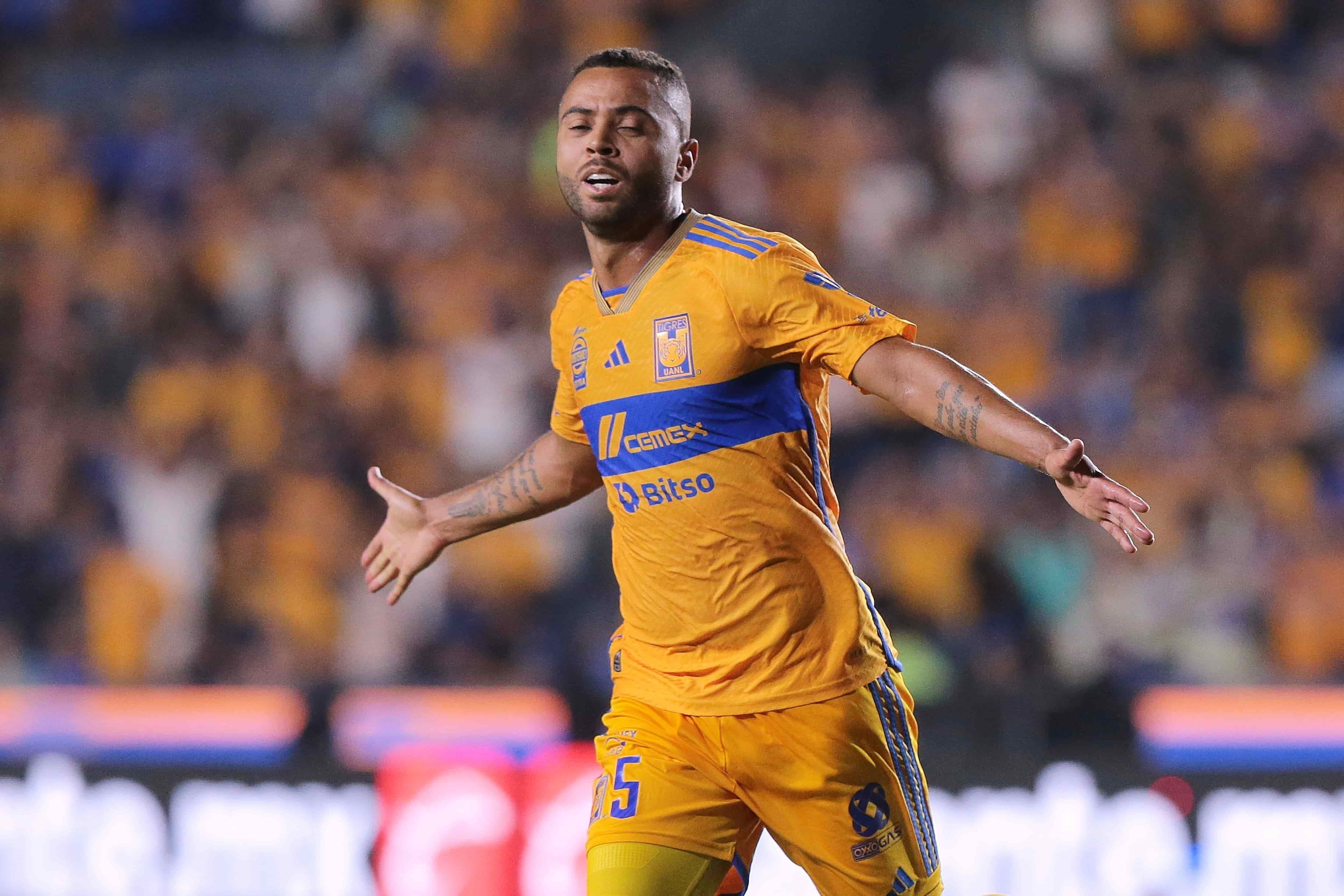 Rafael Carioca hace el 2-1.