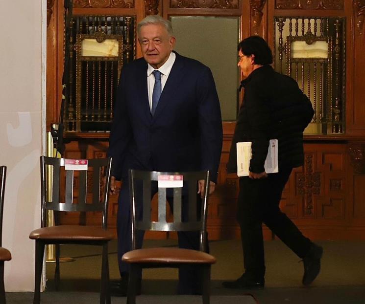 AMLO cuestiona a ministro González Alcántara por marchar