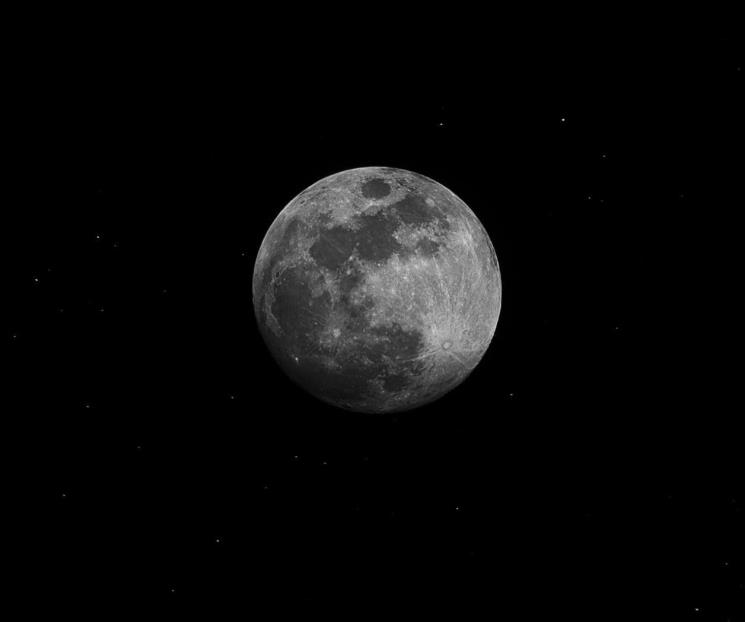 Científicos descubren la edad aproximada de la Luna