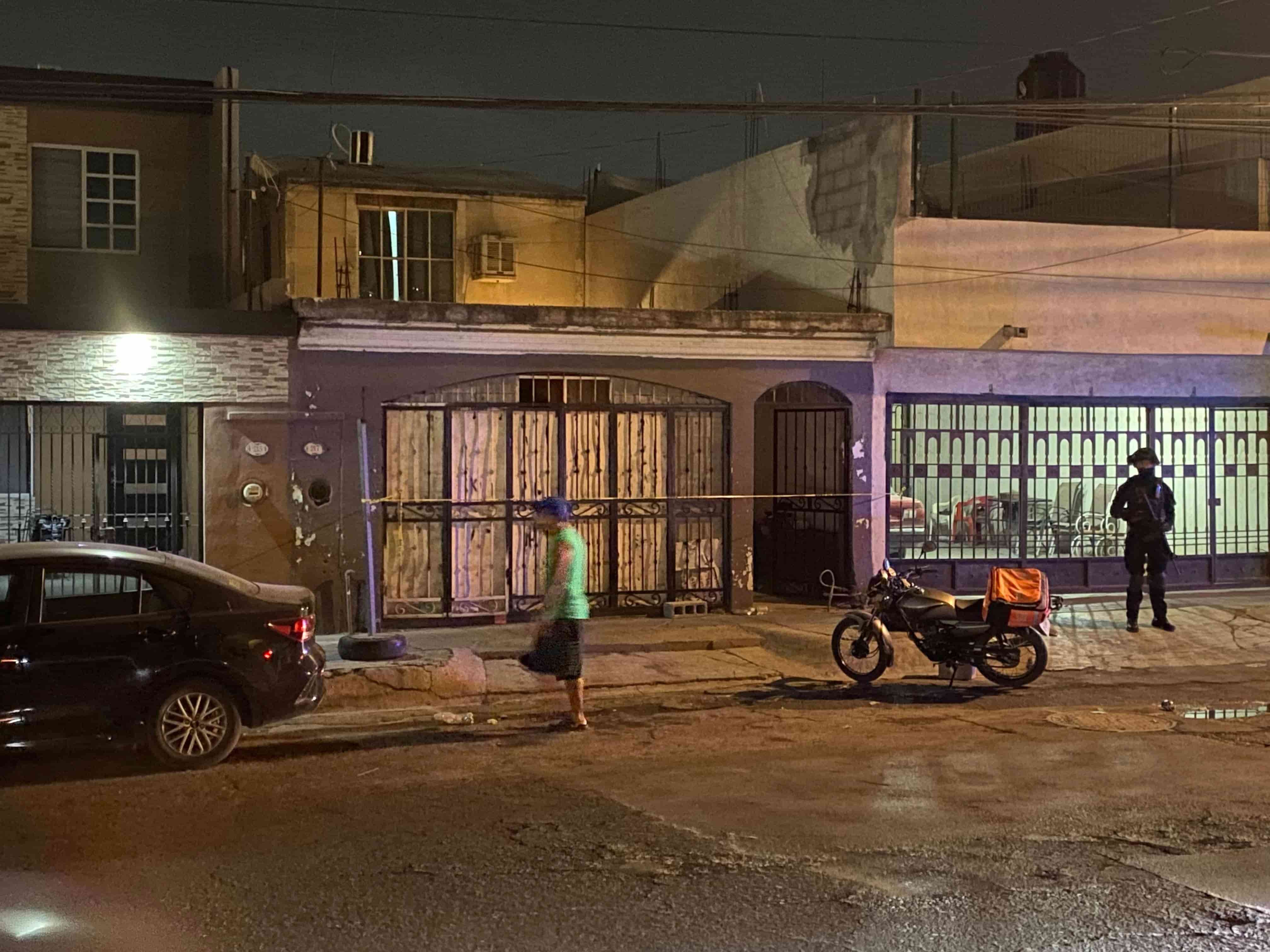 Un repartidor de aplicación fue ejecutado a balazos por delincuentes quienes lo interceptaron en un domicilio, en Santa Catarina.