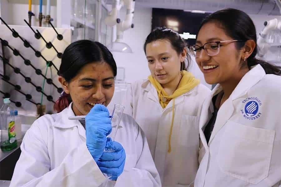 Ciencia del Premio Nobel de Química en laboratorios del Tec