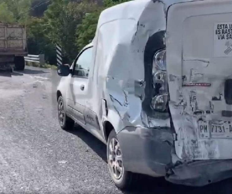 Resulta herido tras choque en Santiago