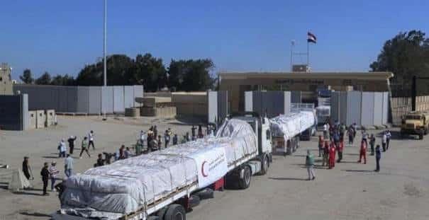 Entra cuarto convoy de ayuda a Gaza, pero sin combustible Entra cuarto convoy de ayuda a Gaza, pero sin combustible