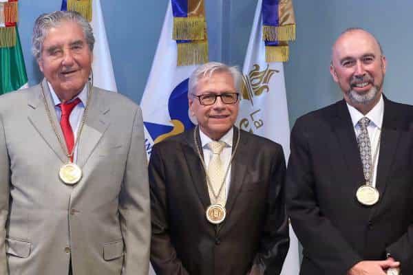 Reconoce UANL a tres profesionales por logros en medicina