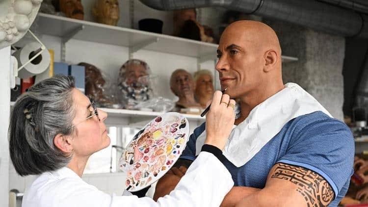 Develan nueva figura de cera de Dwayne “The Rock” Johnson