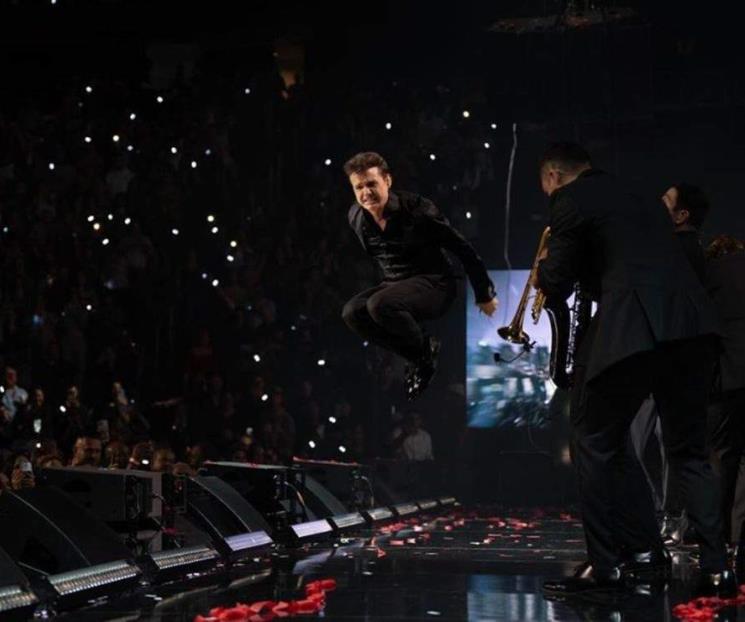 Luis Miguel sufre incidente en oído y pierna en pleno show