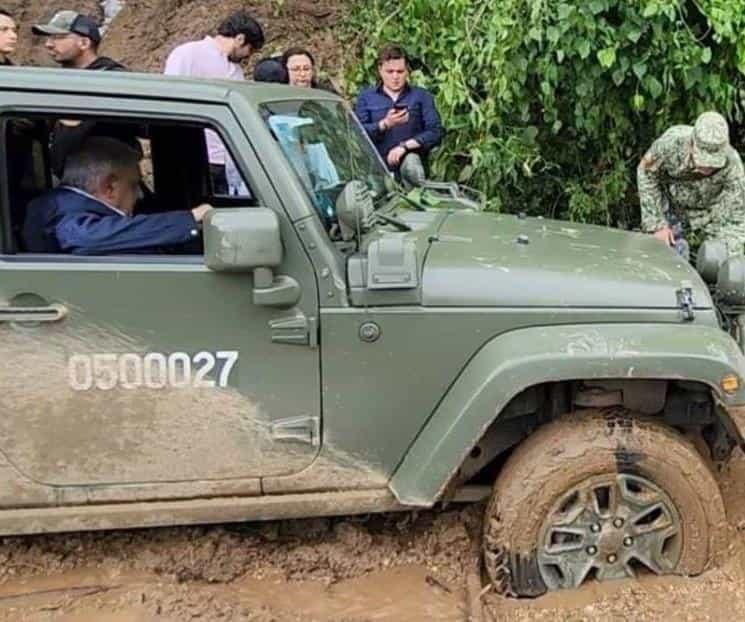 AMLO queda atascado por deslaves a causa de Otis