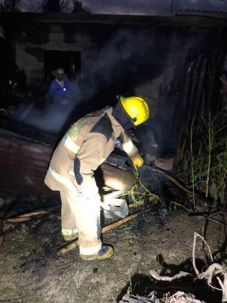 Arde cocina de vivienda
