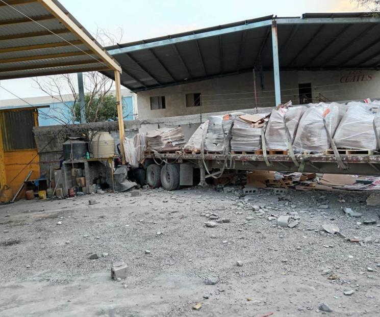 Mata tráiler a 4 en Salinas Mata tráiler a 4 en Salinas