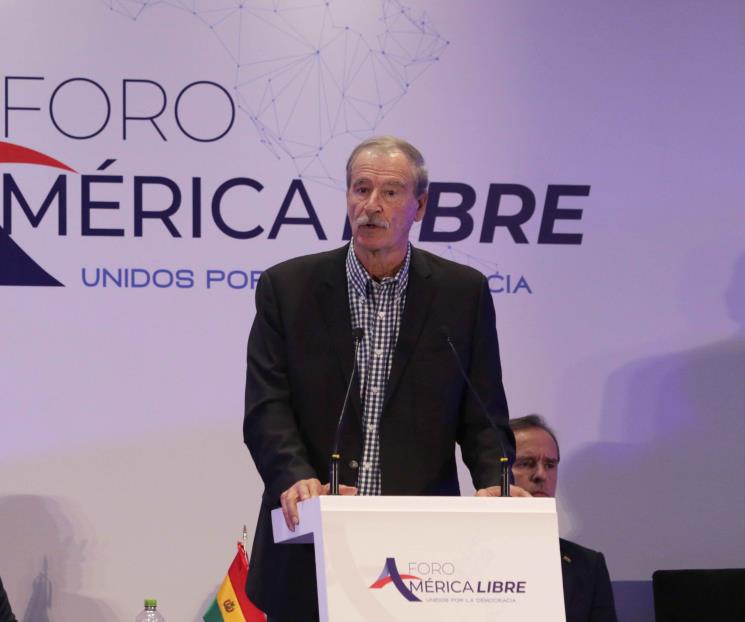 Llama Fox a AMLO presidentito y priista de corazón