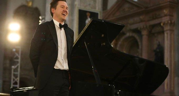 Valuntonis interpreta obras clásicas para piano en el Cervan