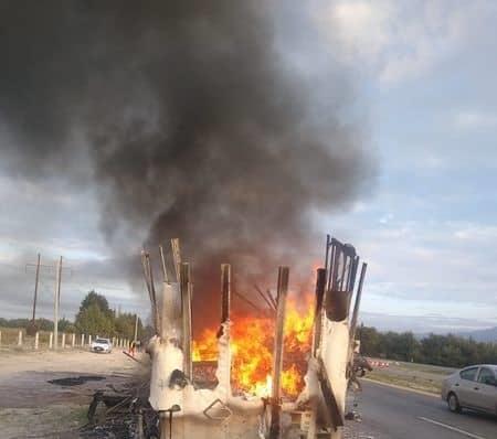 Acaba fuego con tráiler en Galeana