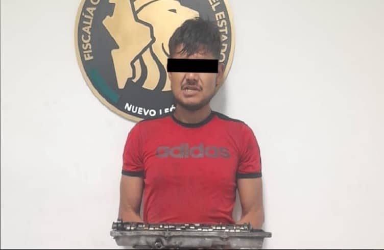 Elementos de la Secretaría de Seguridad y Vialidad de Salinas Victoria, detuvieron a un hombre por el delito de robo con violencia en la colonia Los Morales.